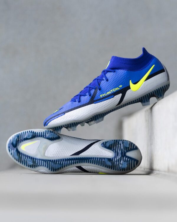 Die besten Fußballschuhe für breite Füße - dein-fussballschuh