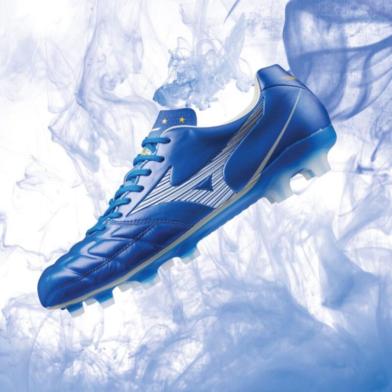 Die besten Fußballschuhe für breite Füße 2022 deinfussballschuh