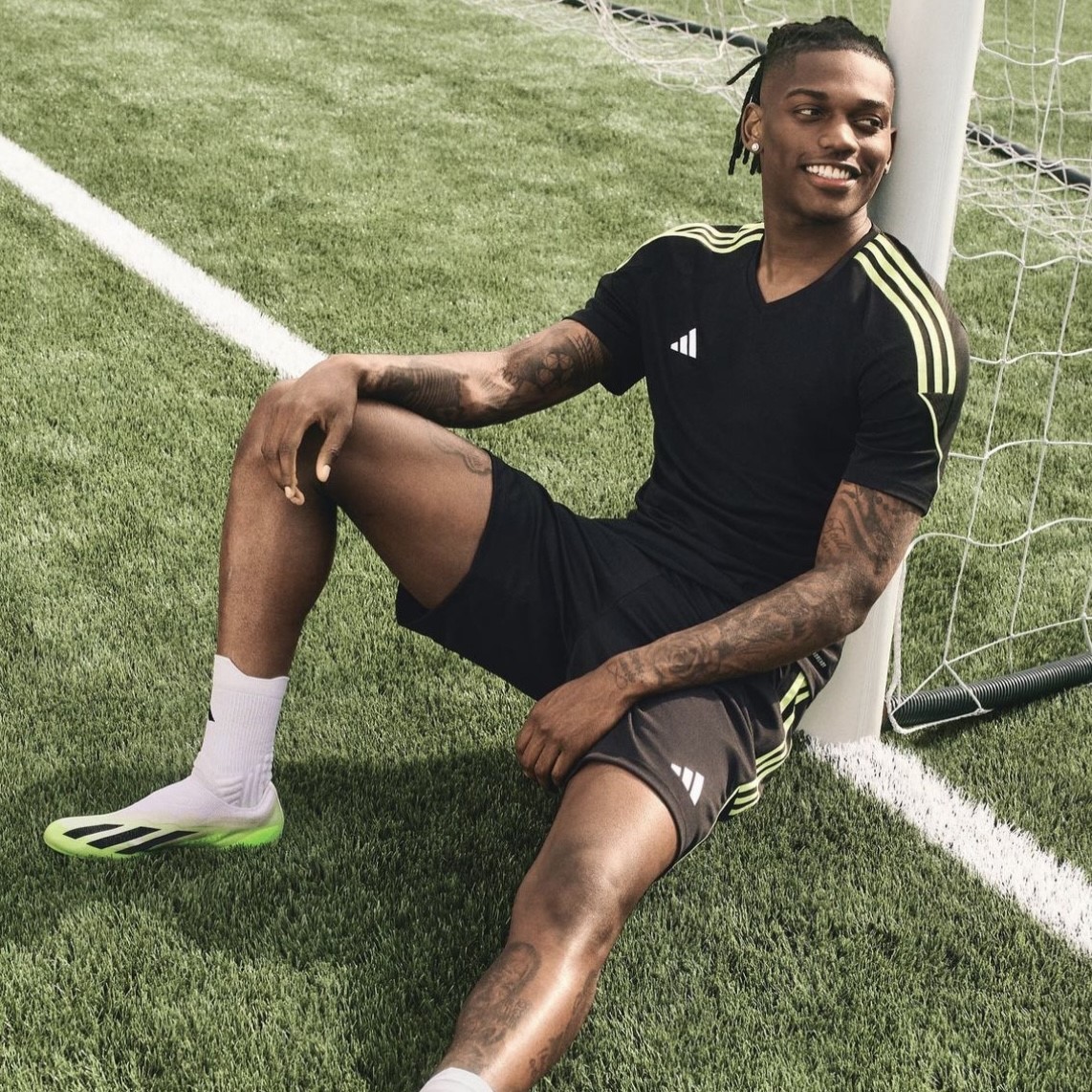 Welchen Schuh spielt Rafael Leão?