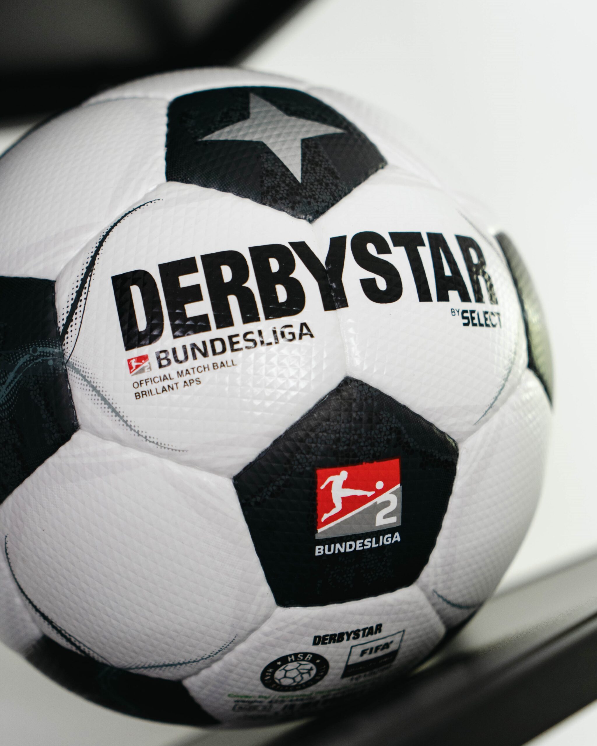 Derbystar Jubiläumsball 2. Bundesliga