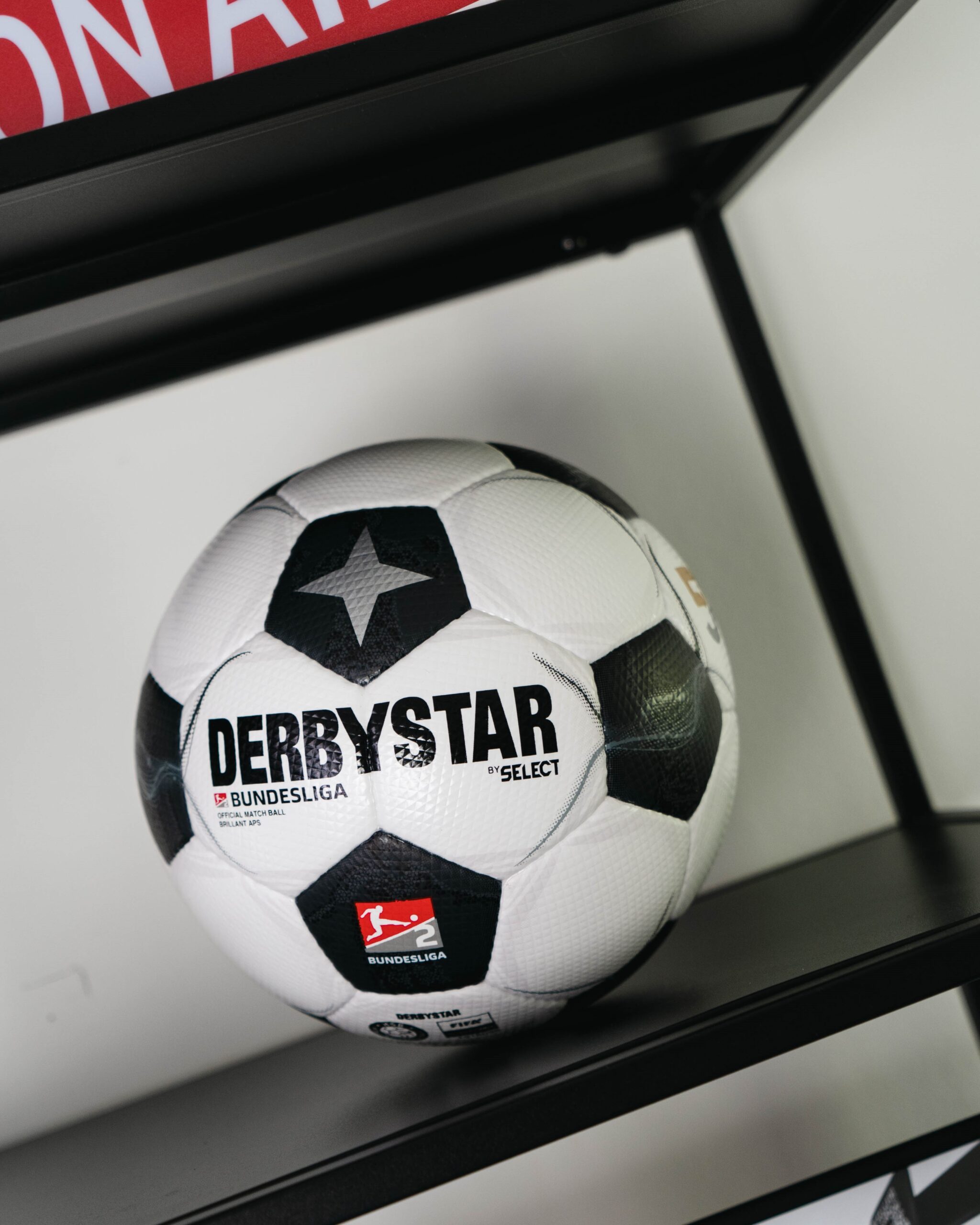 Derbystar Jubiläumsball 2. Bundesliga