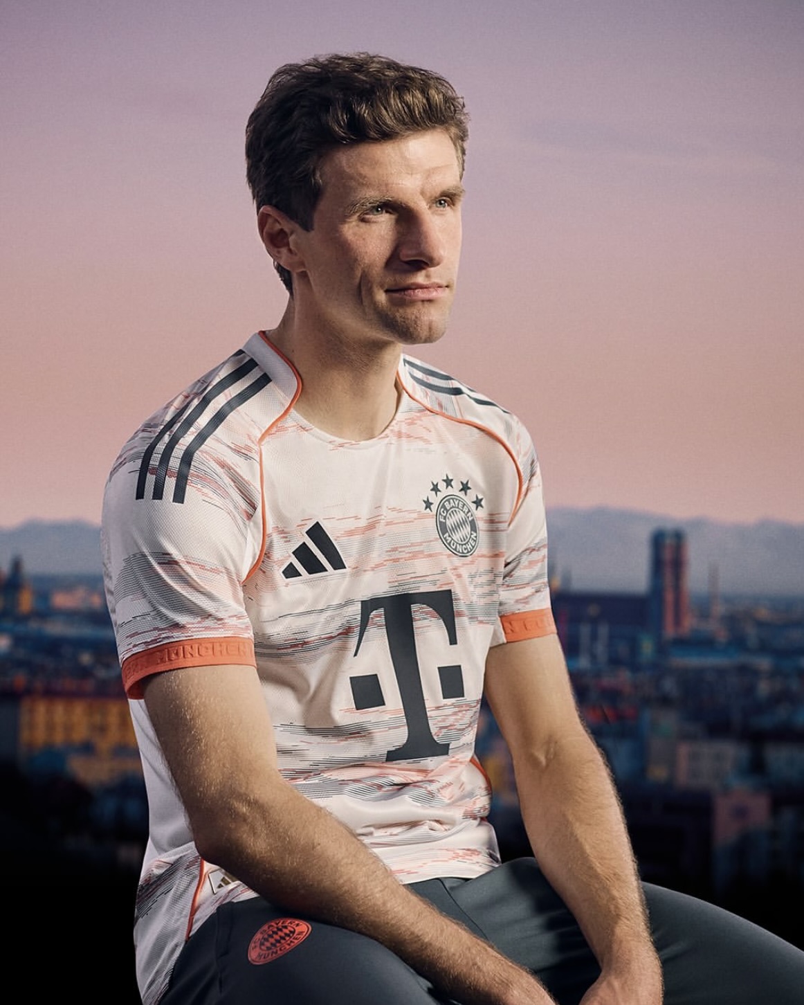 FC Bayern Auswärtstrikot 2025/26 FC Bayern Auswärtstrikot 2025/26