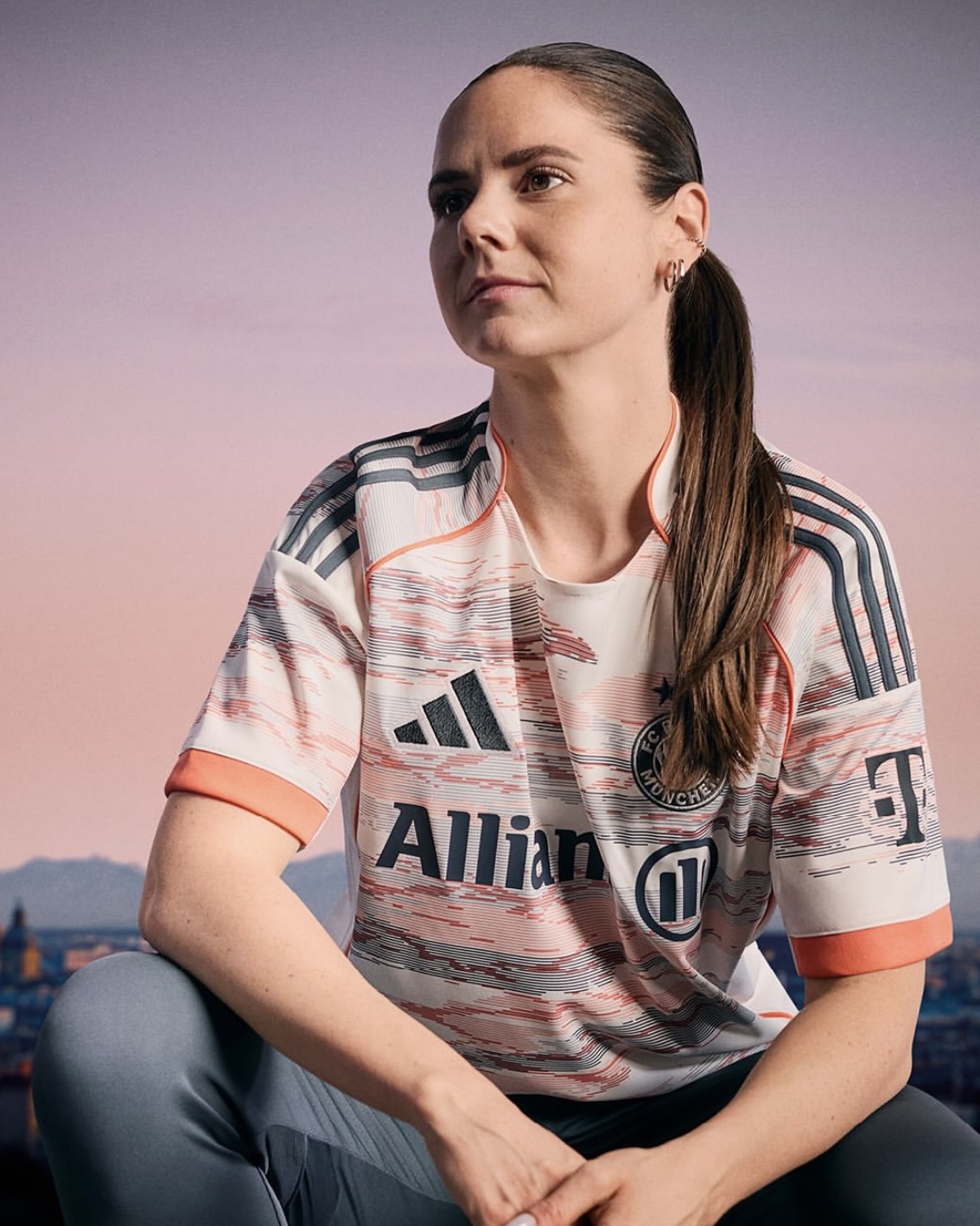 FC Bayern Auswärtstrikot 2025/26 FC Bayern Auswärtstrikot 2025/26