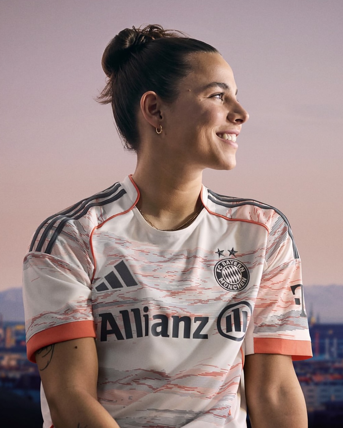 FC Bayern Auswärtstrikot 2025/26 FC Bayern Auswärtstrikot 2025/26