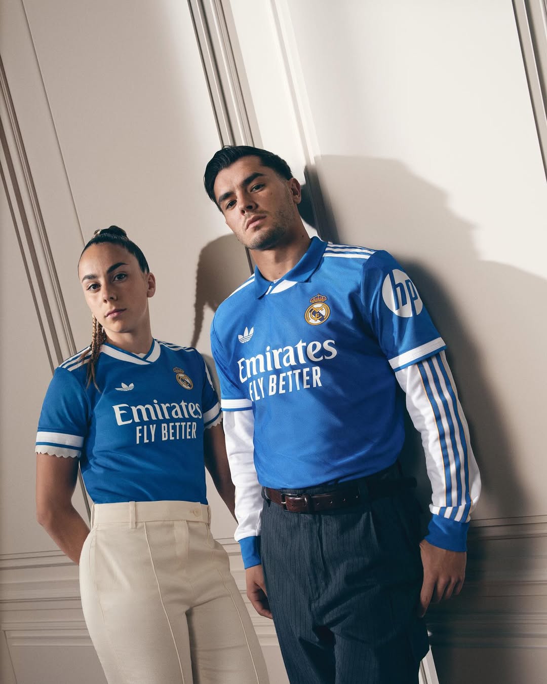 Das Trefoil-Logo kehrt im Real Madrid Third Jersey 2025/26 als Zeichen der Retro-Ära zurück
