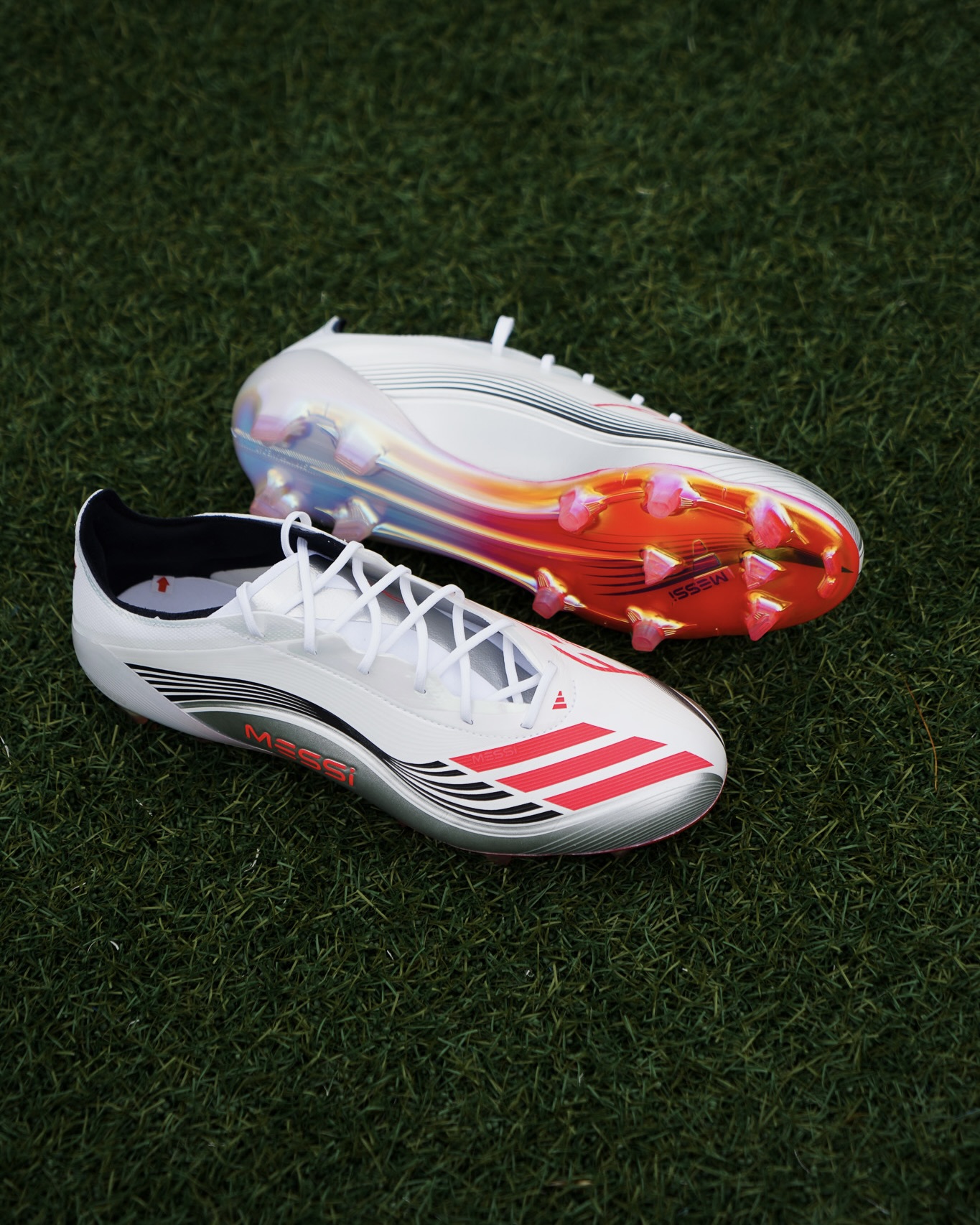 Welchen Fußballschuh trägt Désiré Doué? Das Duell zwischen Nike und adidas spitzt sich zu Welchen Fußballschuh trägt Désiré Doué?