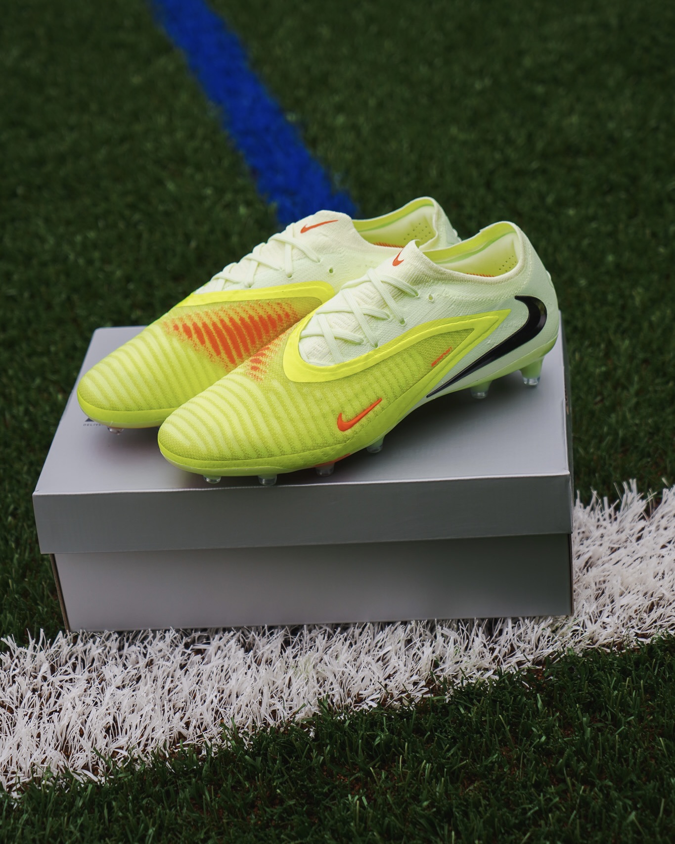 Nike Max Voltage Pack