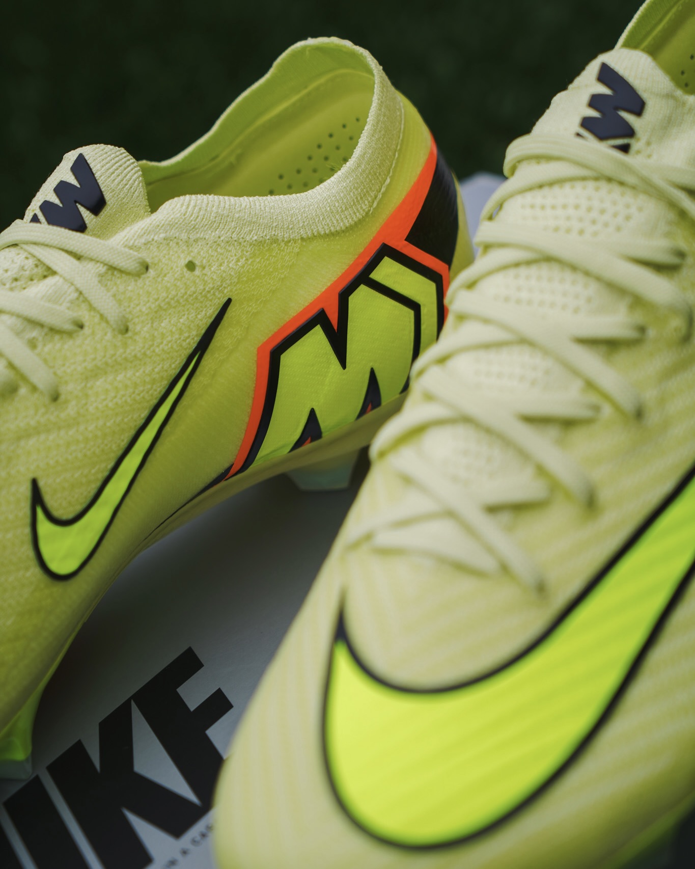 Nike Max Voltage Pack