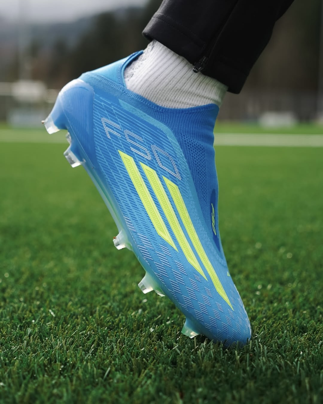 SnapInsta.to_657985371_18094864919281797_5749530241254490321_n Welchen Fußballschuh spielt Luis Díaz?