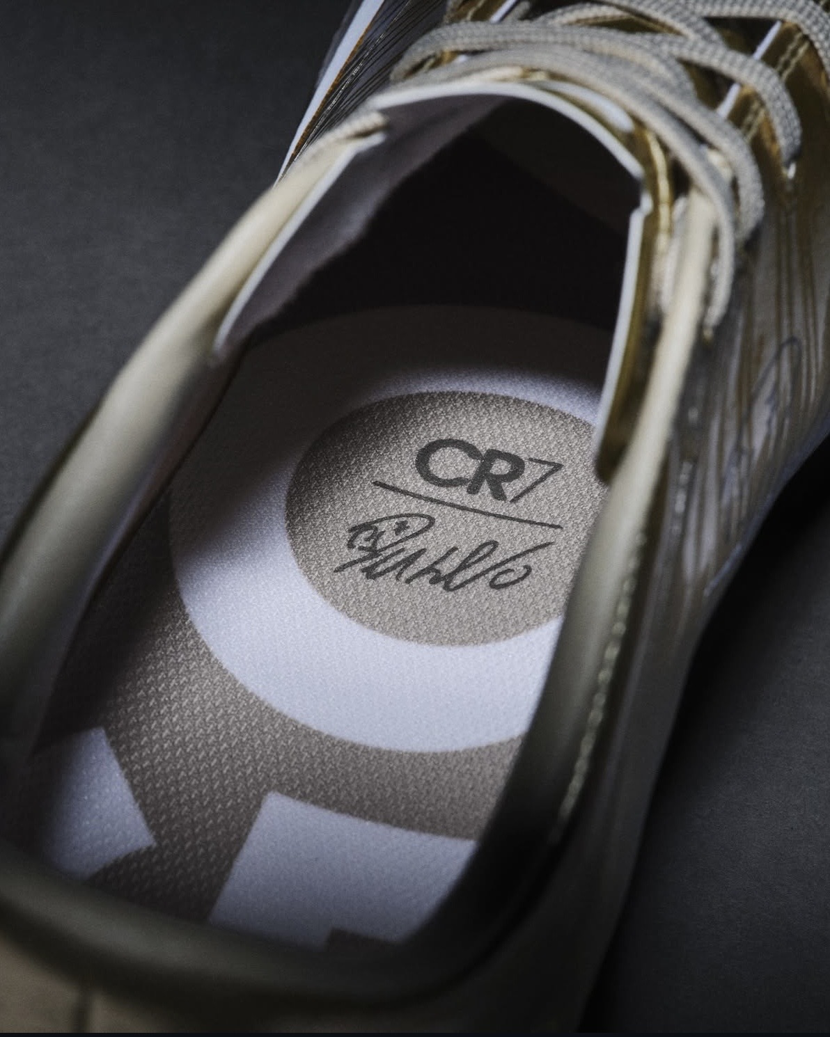 Goldener CR7 WM 2026 Fußballschuh