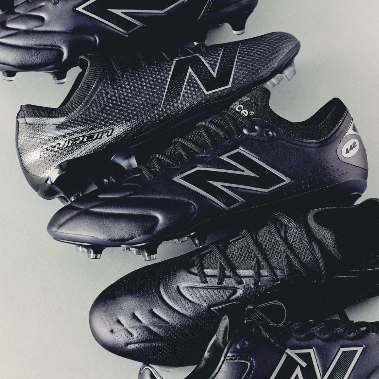 New Balance Blackout Pack 2026: Furon V9, Tekela V5 & 442 V3 in Schwarz